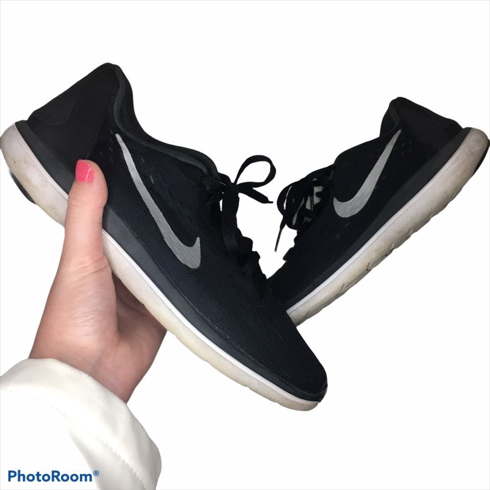 Nike classic black sneakers size 6 youth